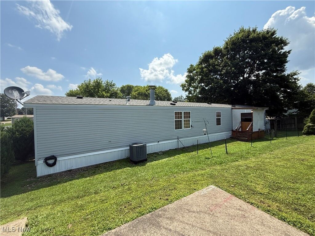 Property Photo: 215 S 9th 28 OH 43723