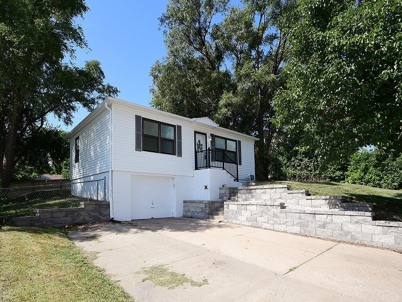 Property Photo: 7517 Lillian Avenue NE 68128