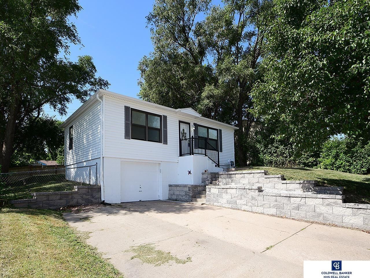 Property Photo: 7517 Lillian Avenue NE 68128