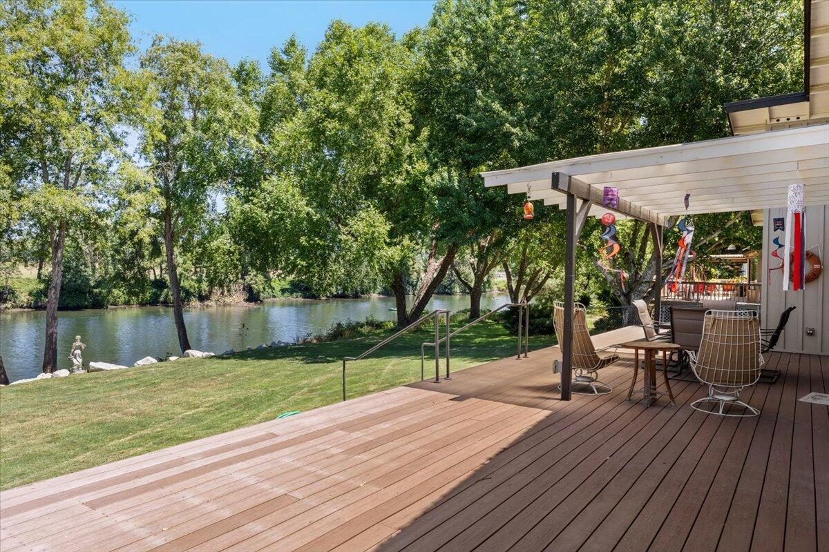 Property Photo: 962 Auby Way OR 97527