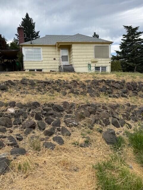 Property Photo:  605 Liberty Street  OR 97520 