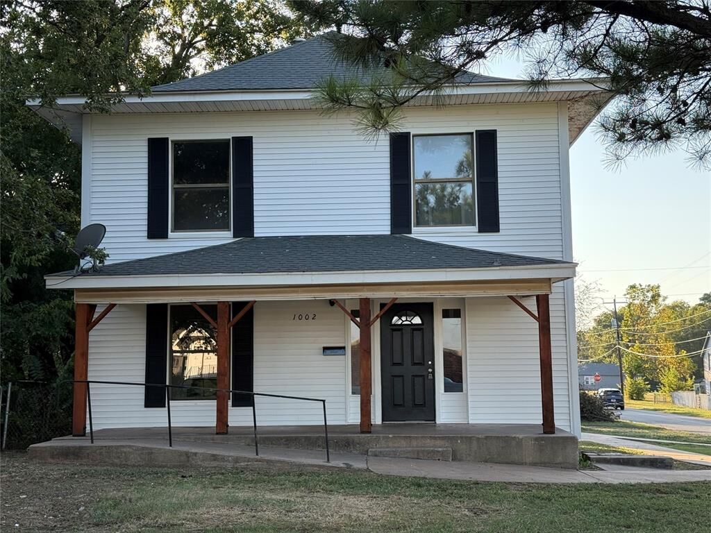 Property Photo: 1002 S 5th Street OK 73018