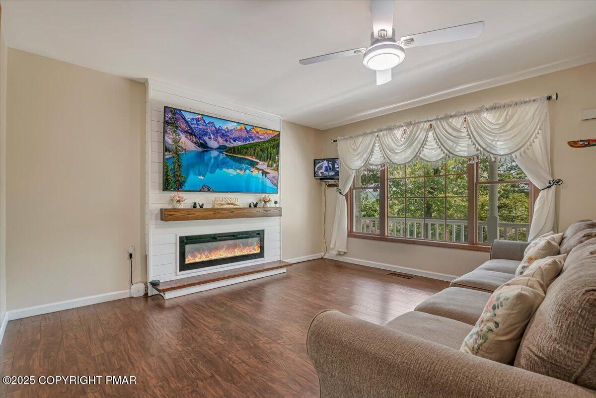 Property Photo: 2414 Woodcrest Drive PA 18302