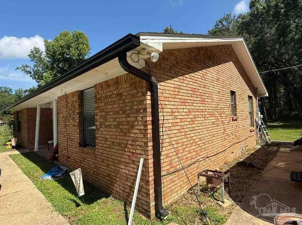 Property Photo: 3418 Acy Lowery Rd FL 32571
