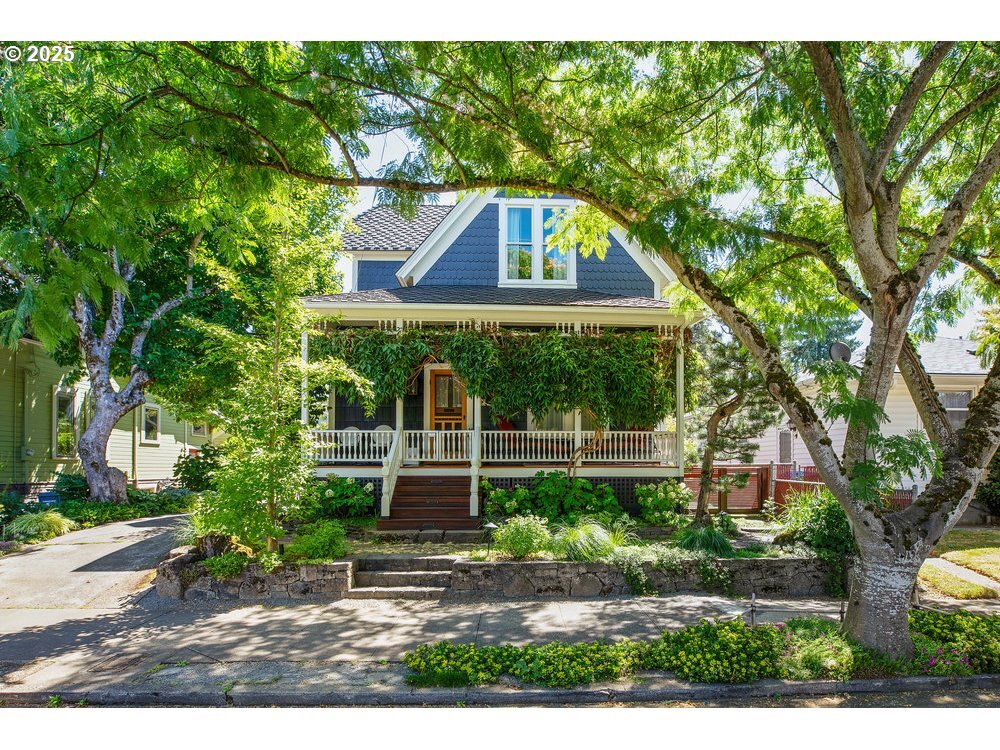 Property Photo: 636 SE 45th Ave OR 97215