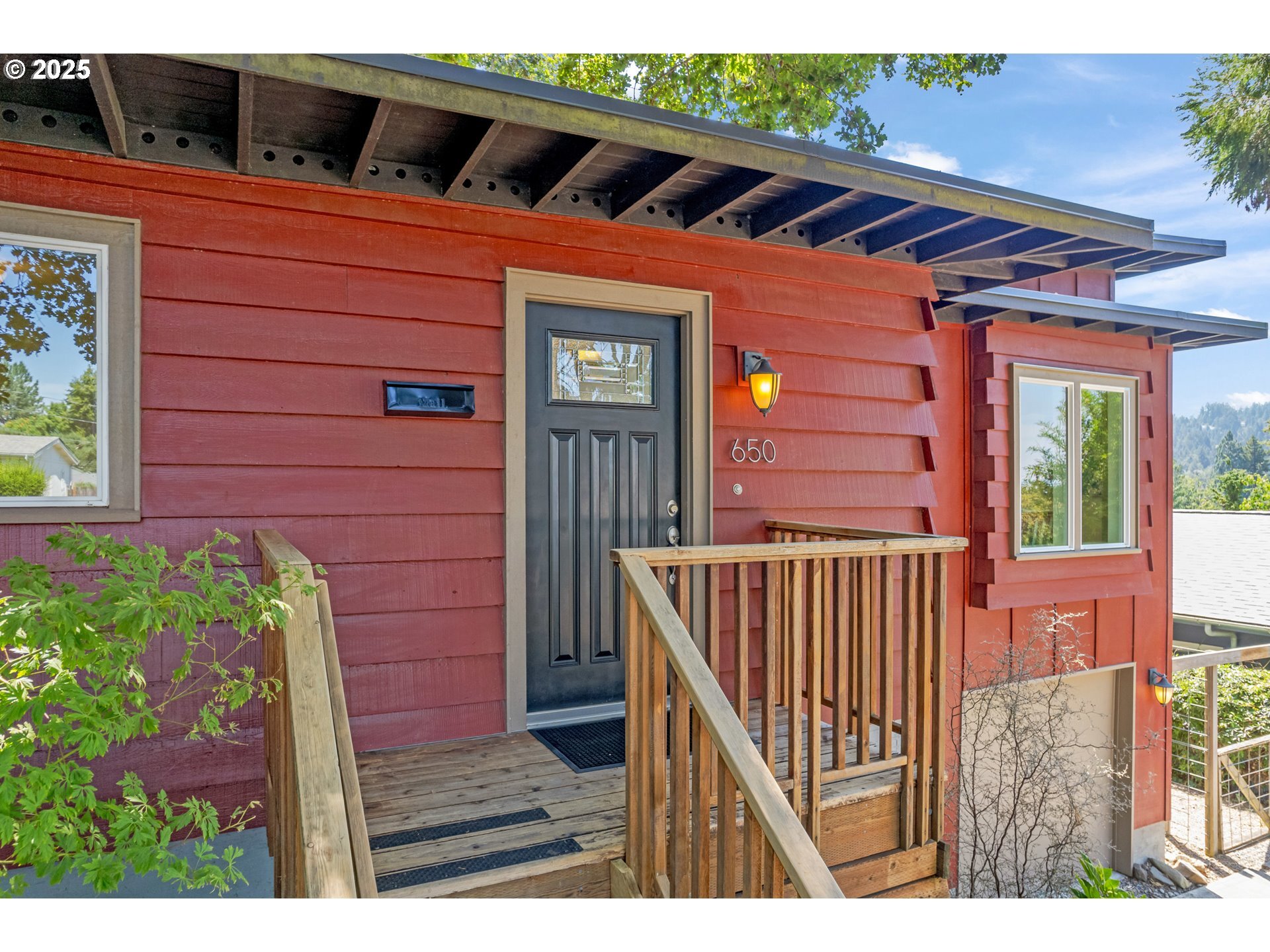 Property Photo:  650 W 25th Pl  OR 97405 