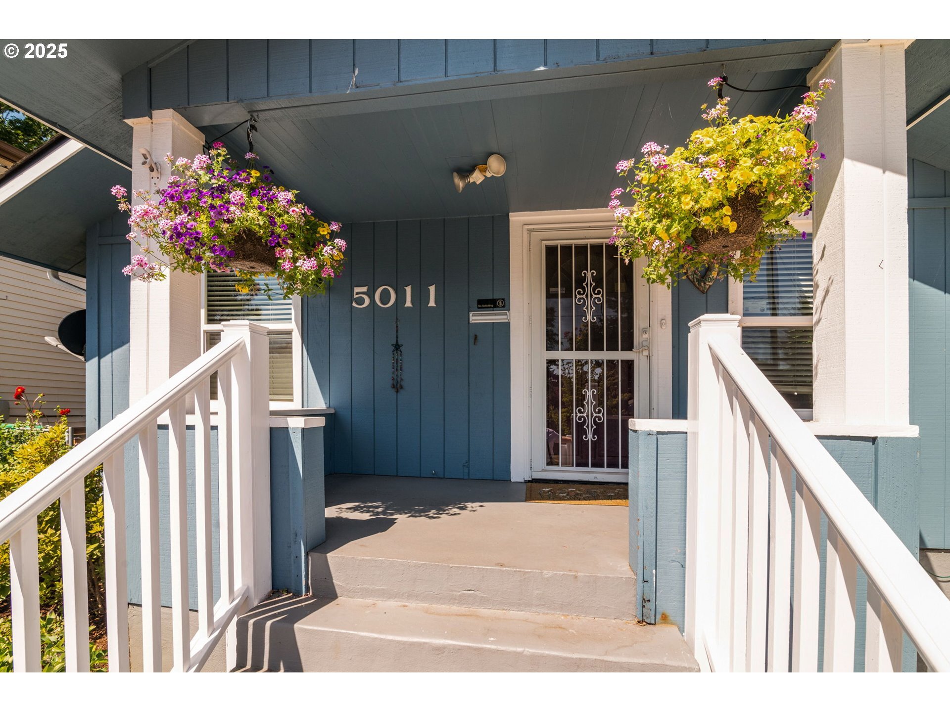 Property Photo:  5011 SE 45th Ave  OR 97206 