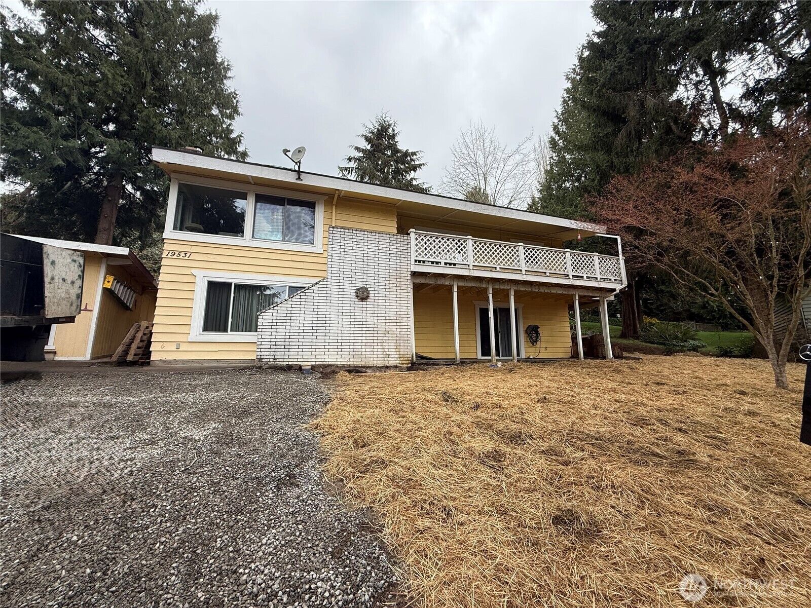 Property Photo: 19531 55th Avenue NE WA 98155