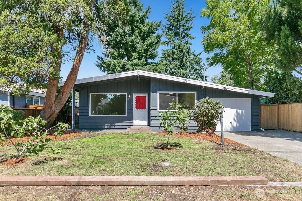 Property Photo: 318 S 108th Place WA 98168