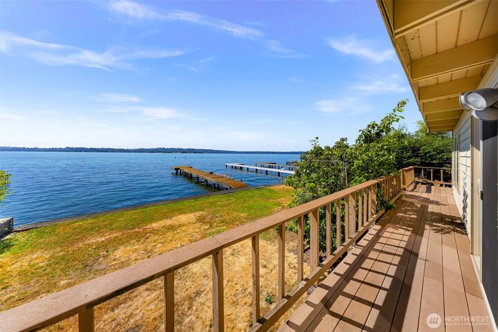 Property Photo:  409  5th Avenue W  WA 98033 