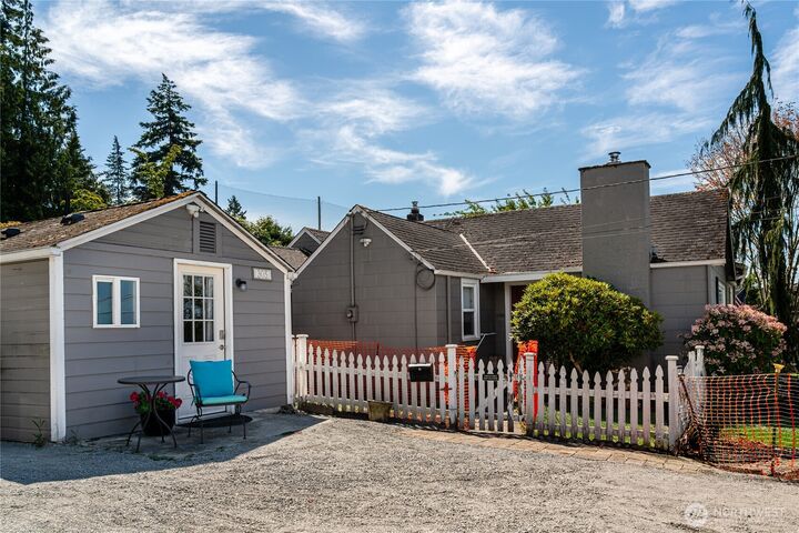 Property Photo:  305  Alverson Boulevard  WA 98201 