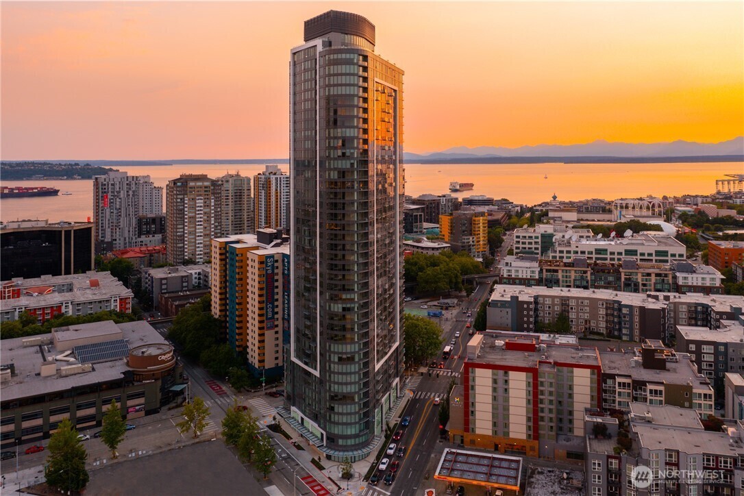 Property Photo: 2510 6th Avenue 3501 WA 98121