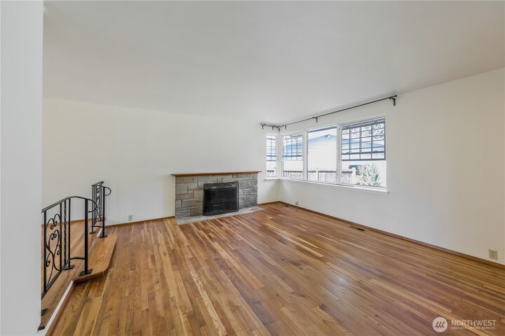 Property Photo: 3607 Strattfort Court WA 98032