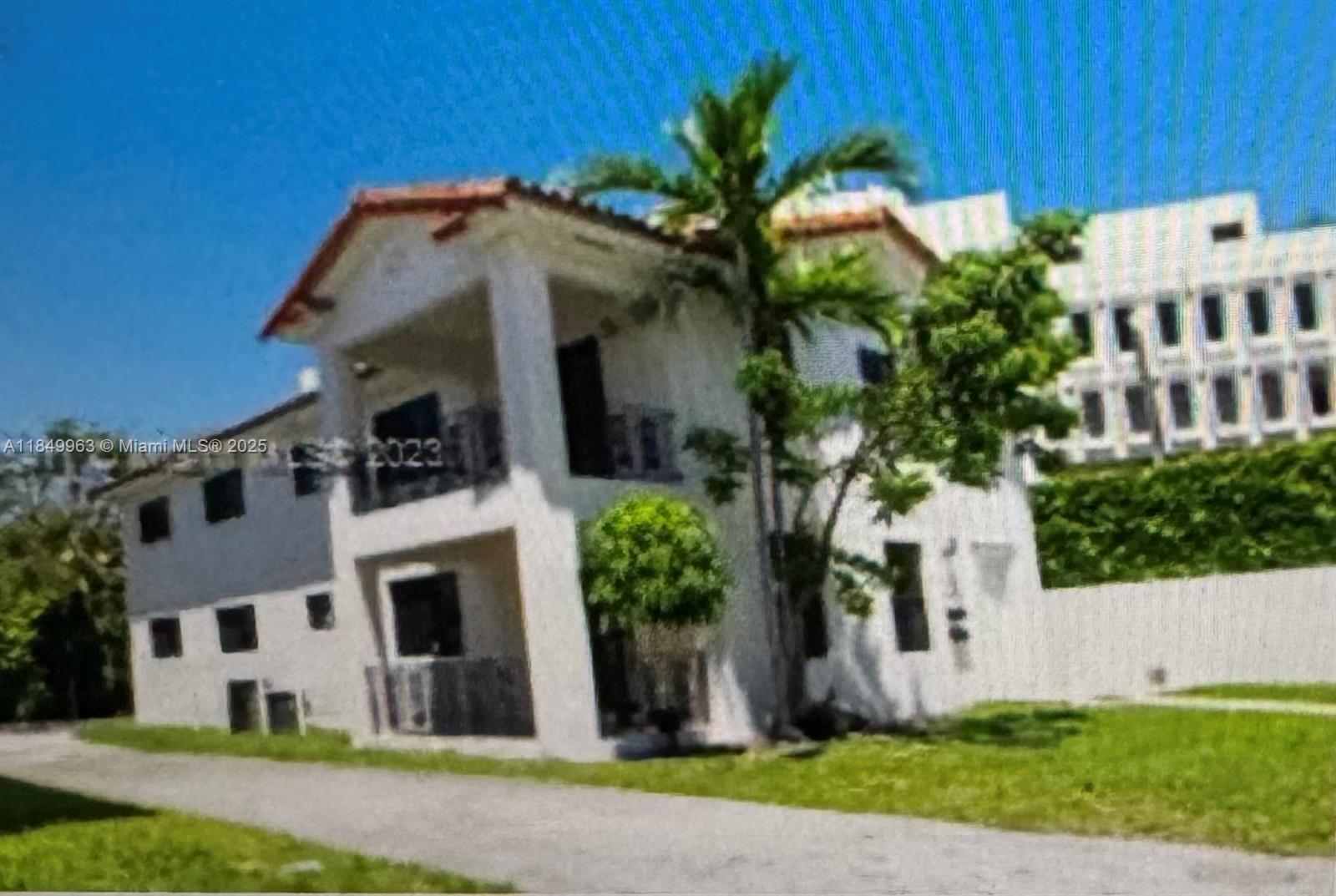 Property Photo:  3220 S Le Jeune Rd 3222  FL 33134 