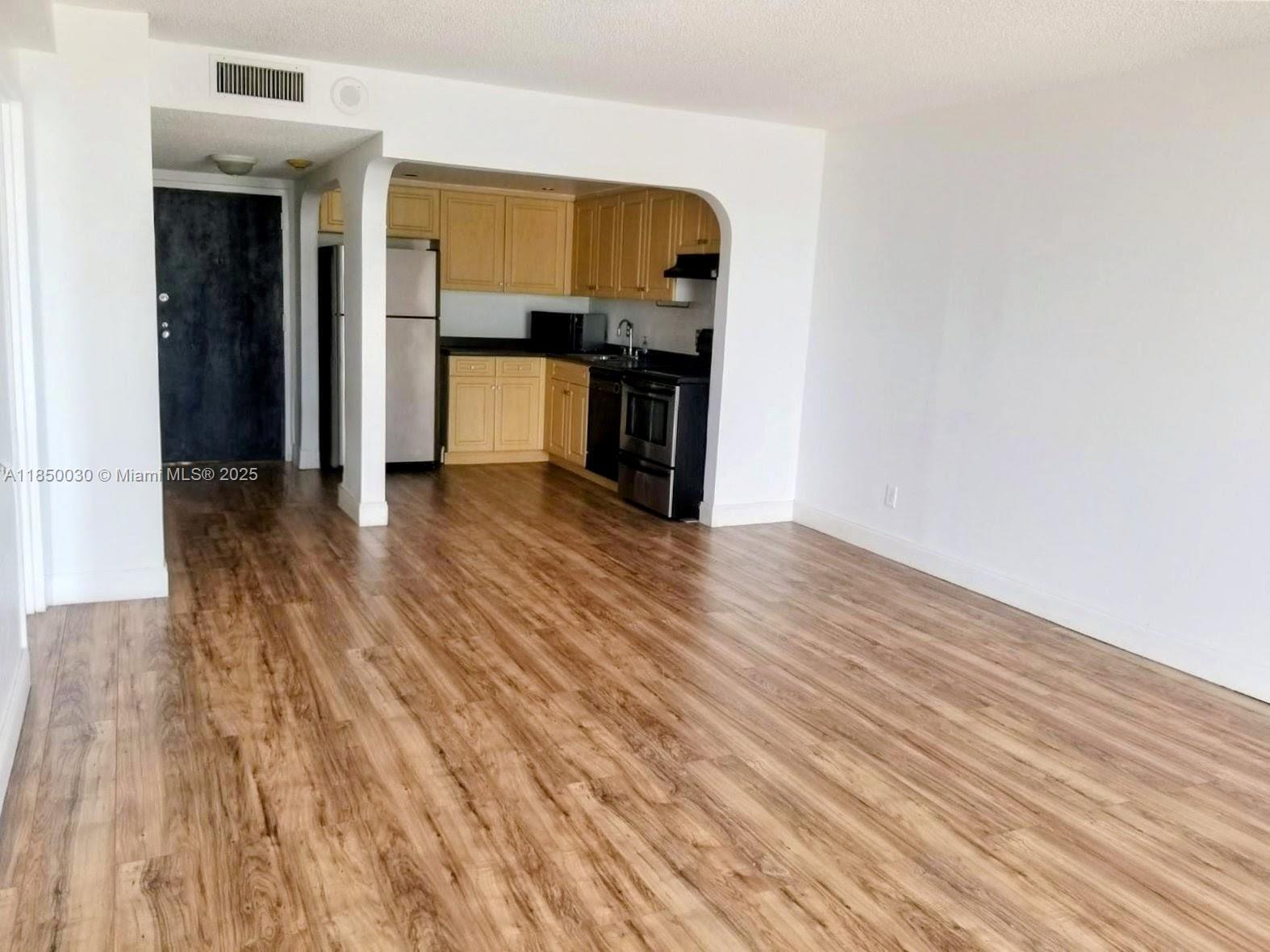 Property Photo: 13499 Biscayne Blvd 612 FL 33181