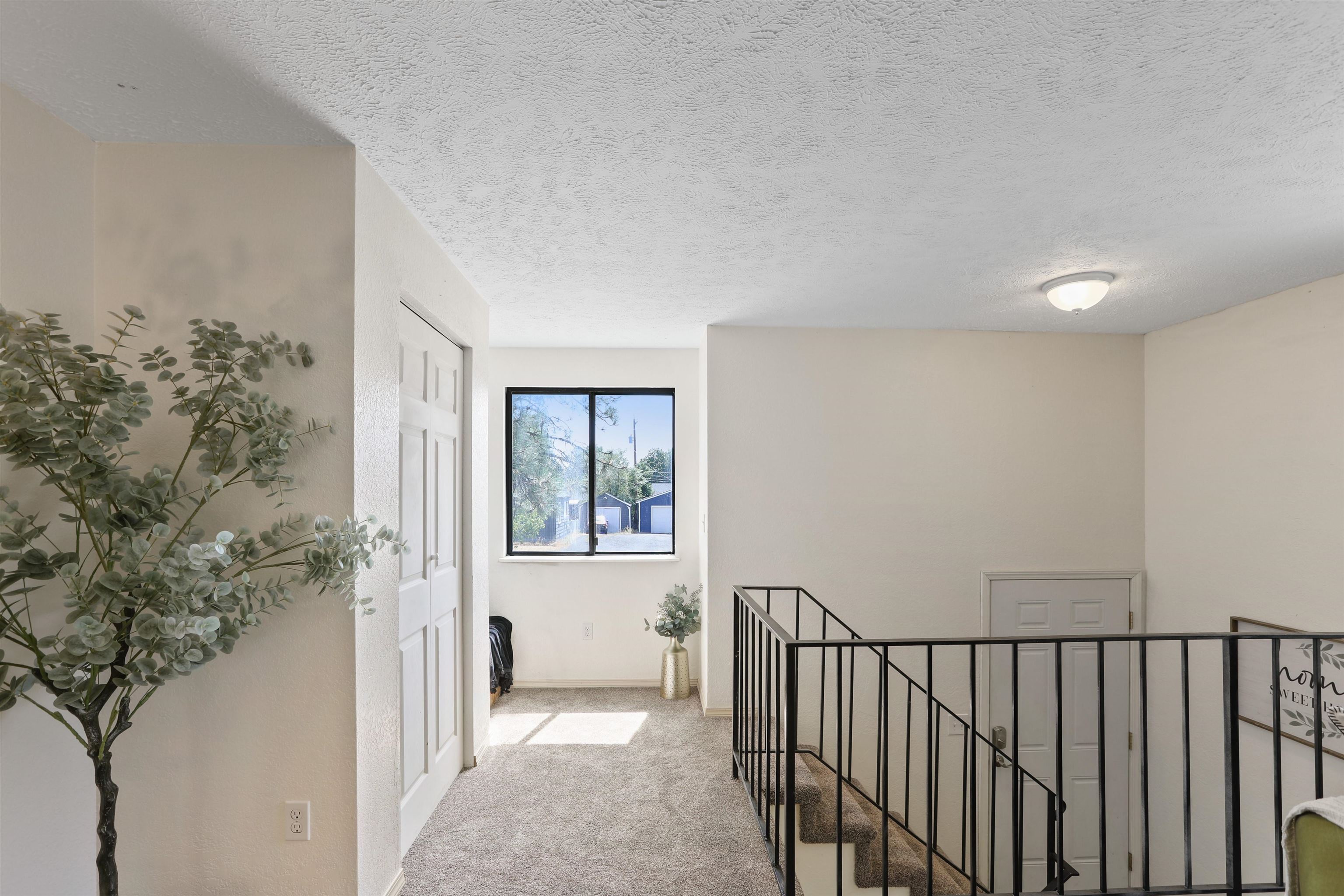 Property Photo:  307 E Hawthorne Rd 305 E Hawthorne Rd  WA 99218 