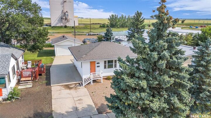 Property Photo: 211 6th Avenue W SK S0H 1X0