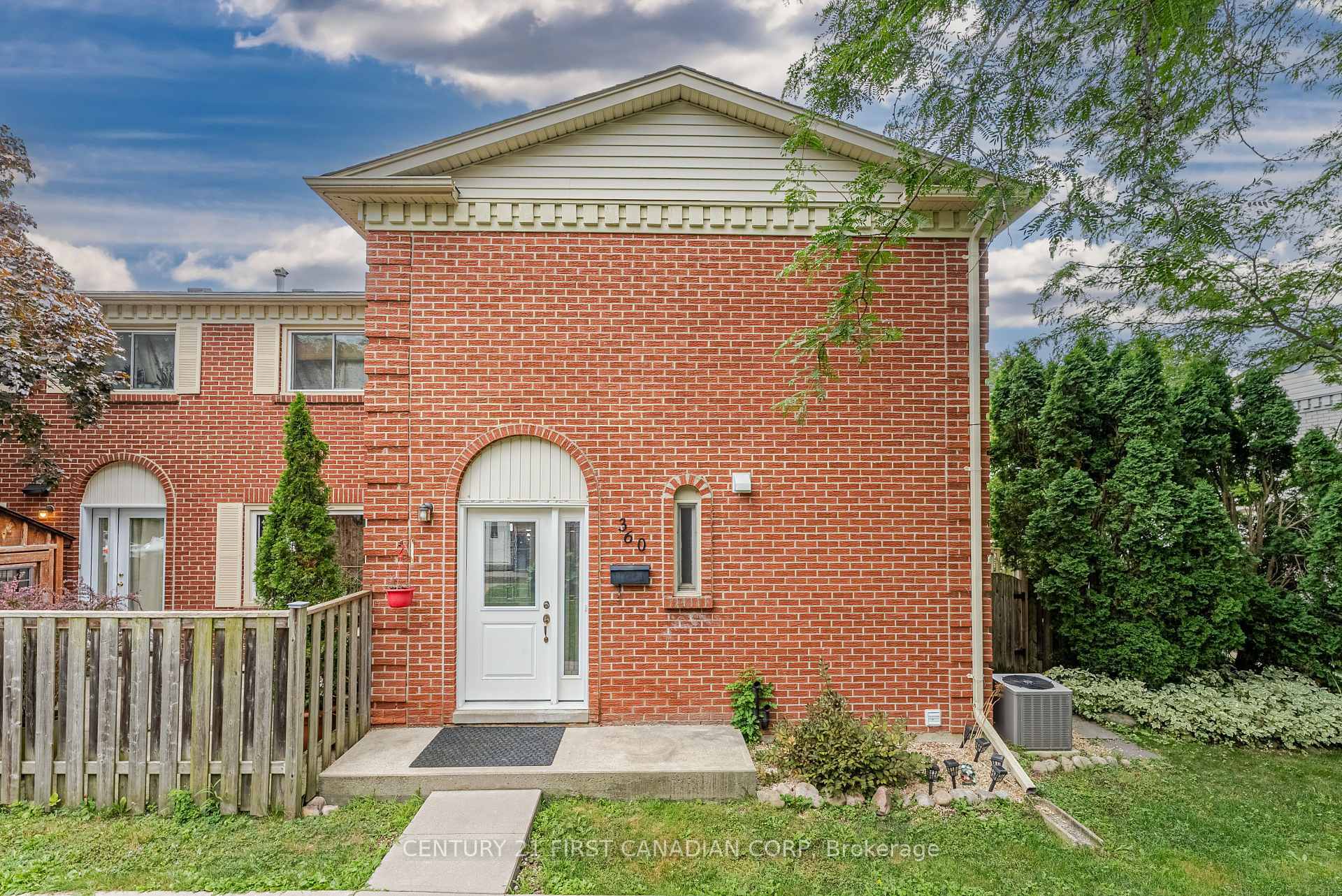 Photo de la propriété: 360 Homestead Court 8 ON N6G 2E9