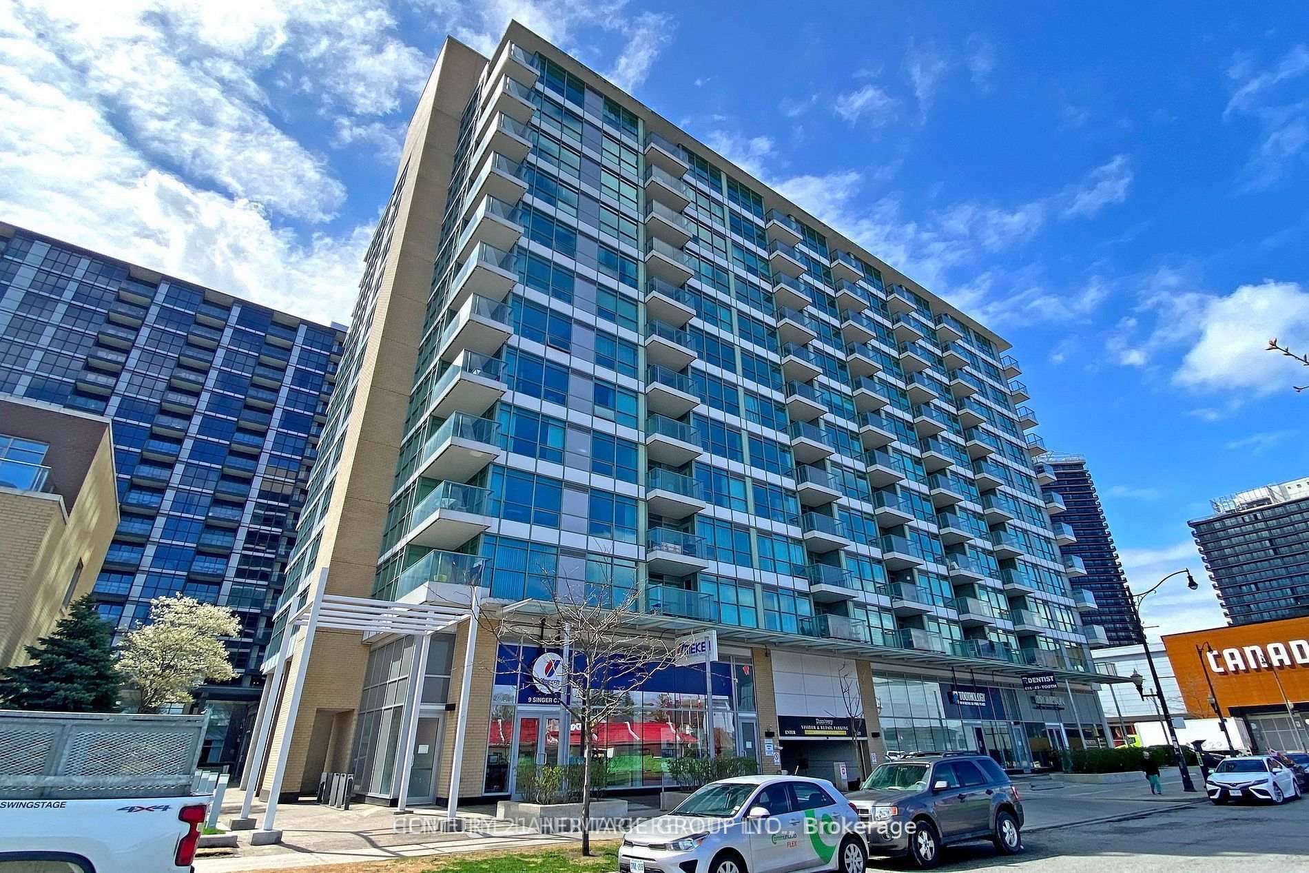 Photo de la propriété: 15 Singer Court 1103 ON M2K 0B4