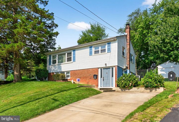 Property Photo: 13430 Greenacre Drive VA 22191