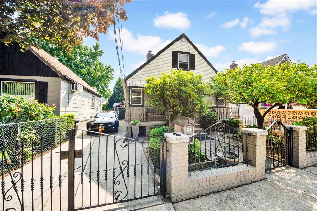 Property Photo: 532 Saint Lawrence Avenue NY 10473