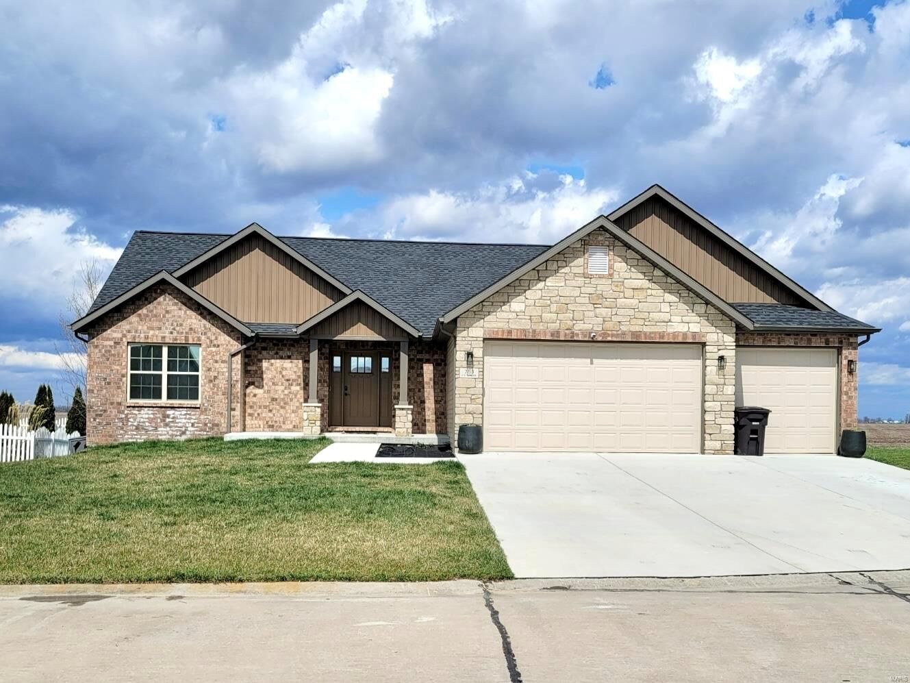 Property Photo: 283 Stetson IL 62046