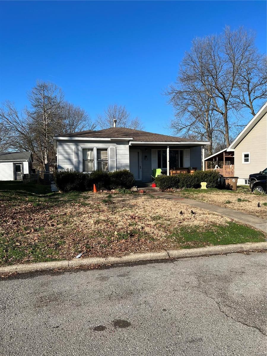 Property Photo: 1143 S Pacific Street MO 63703