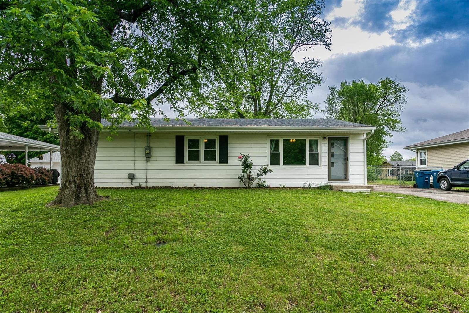 Property Photo:  6 Carolyn  IL 62034 