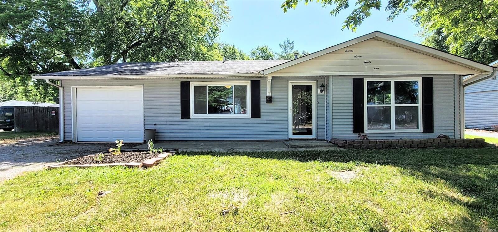 Property Photo: 2724 Maryville Road IL 62040