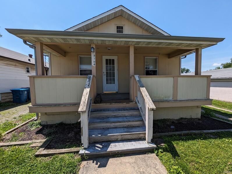 Property Photo: 2704 Edwards Street IL 62040