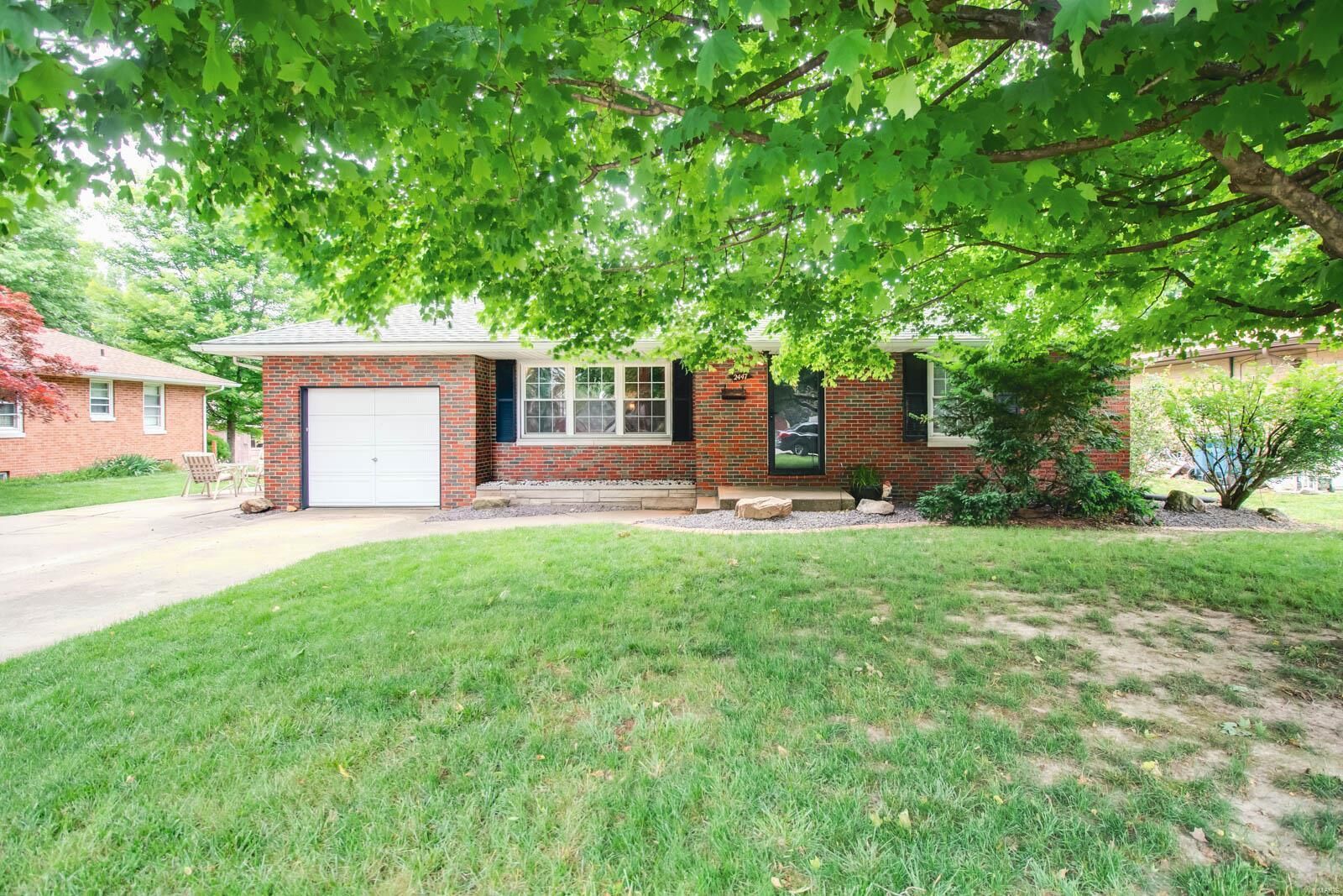 Property Photo: 2447 Sylvan Lane IL 62002