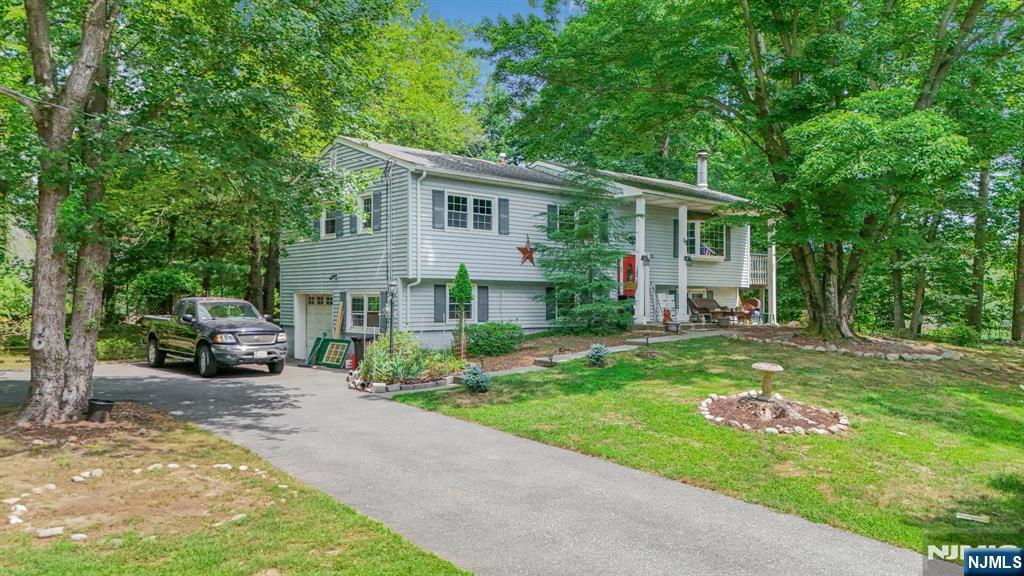 15 Brookwood Drive  Mahwah NJ 07430 photo