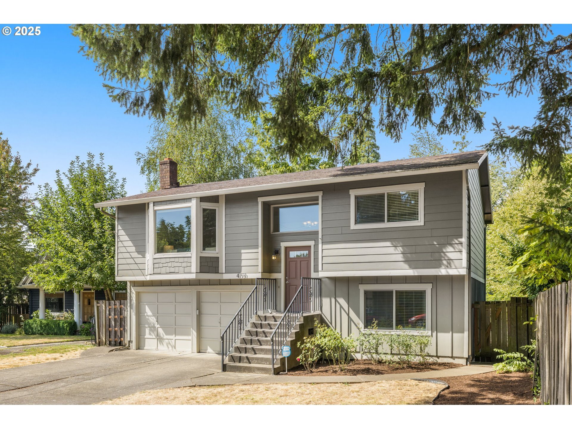 Property Photo:  4721 SW Arnold St  OR 97219 