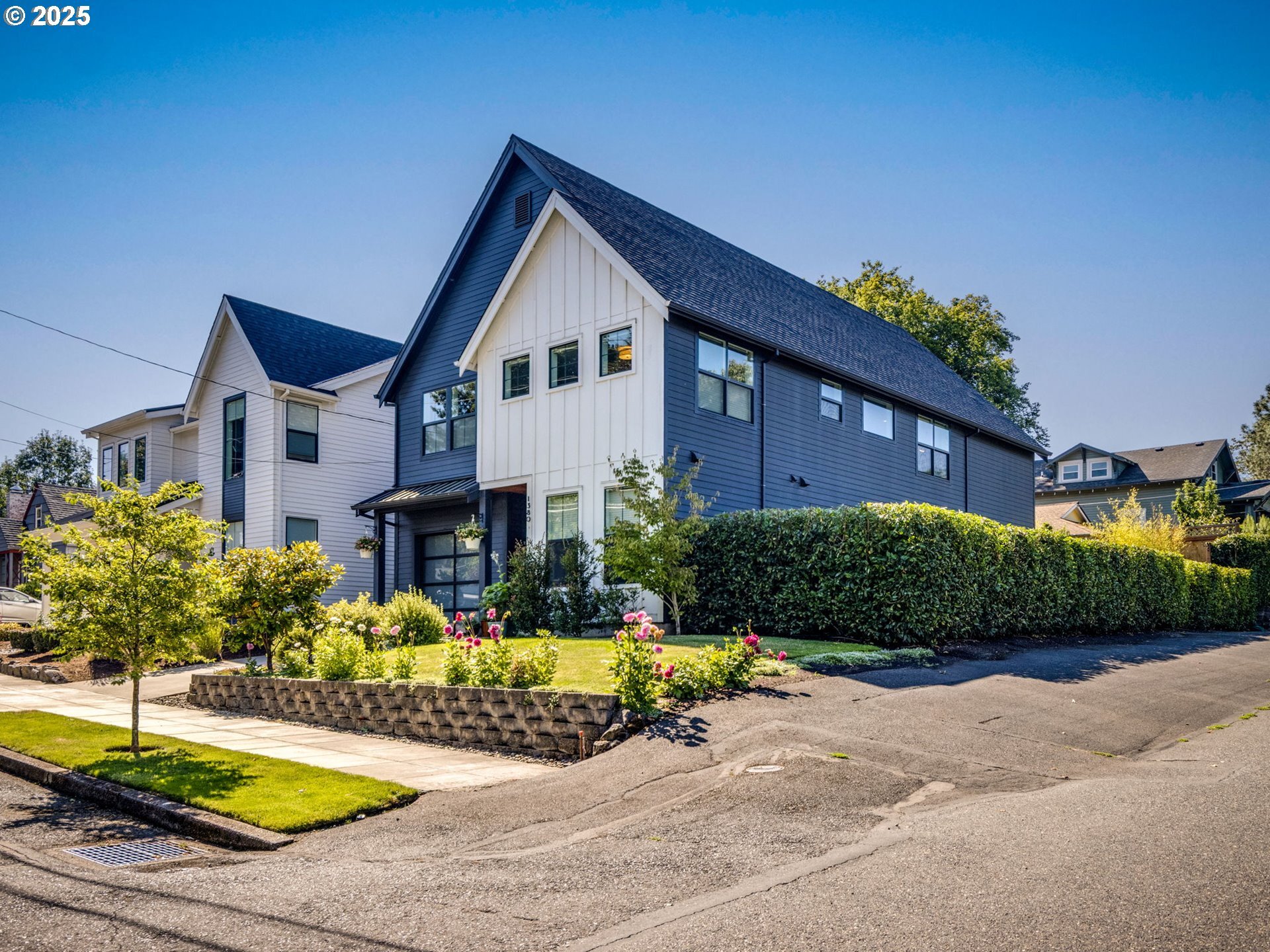 Property Photo: 1380 SW Carson St OR 97219