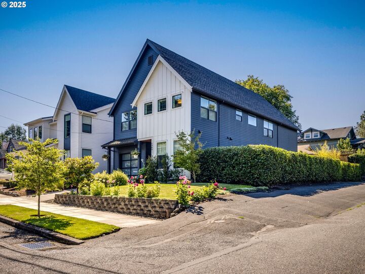 Property Photo: 1380 SW Carson St OR 97219
