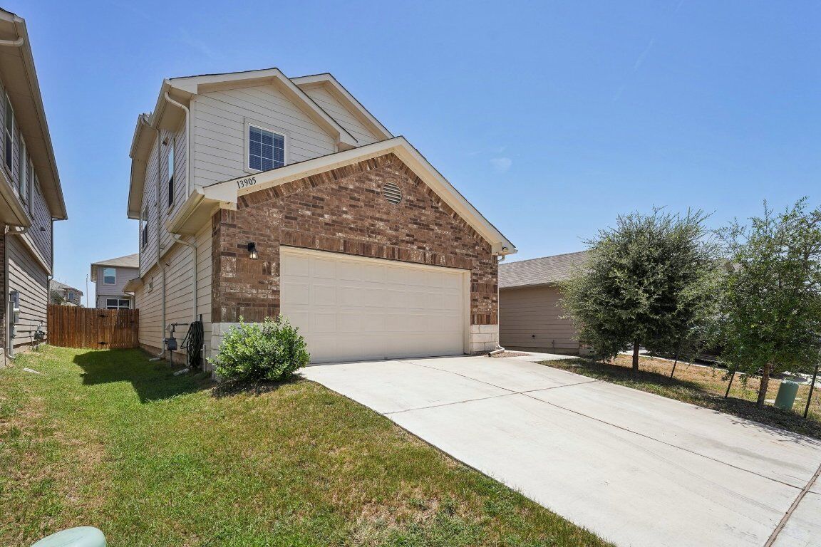 Property Photo: 13905 Levy Lane TX 78660