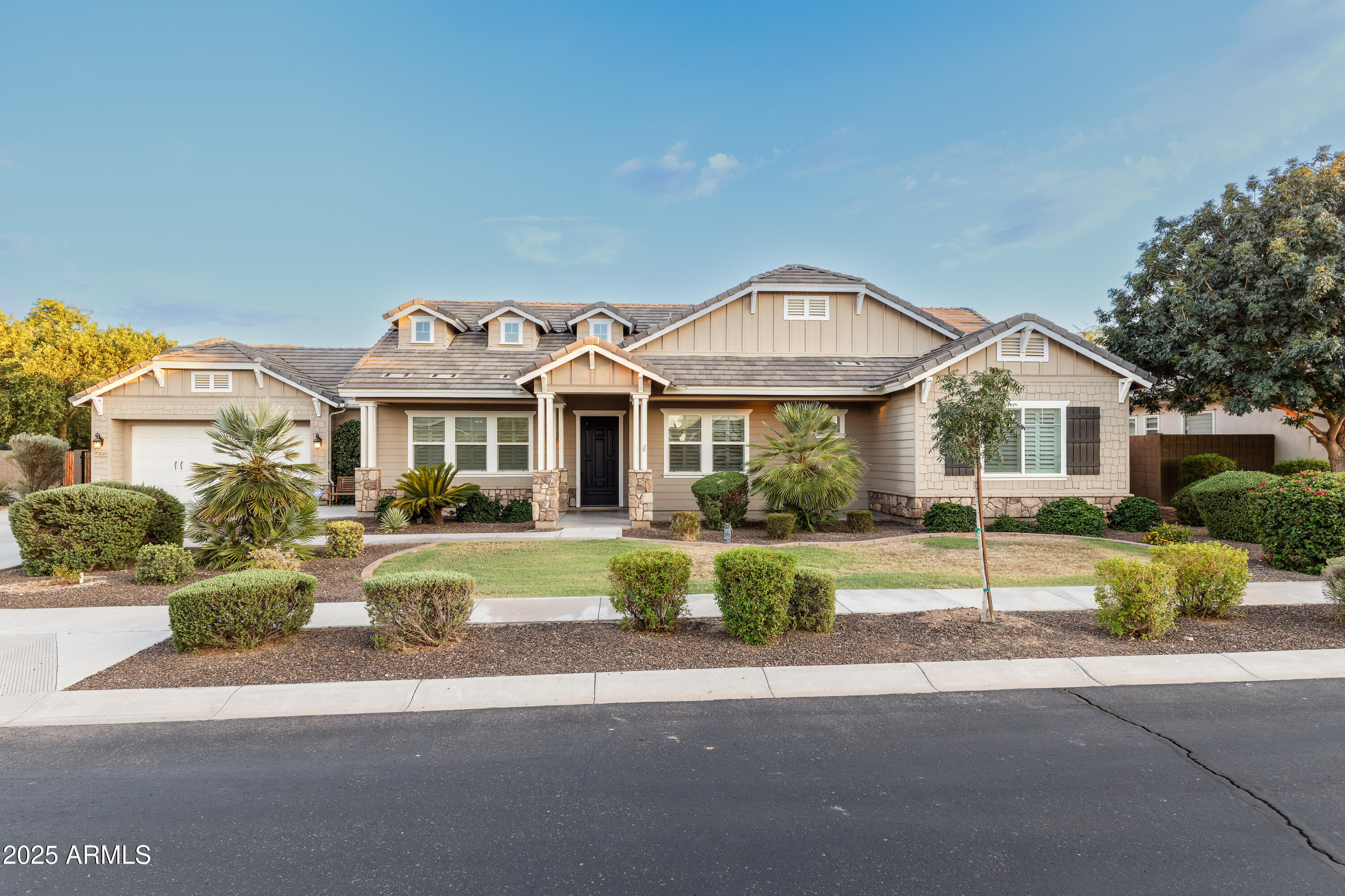 Property Photo: 2825 E Harwell Road AZ 85042
