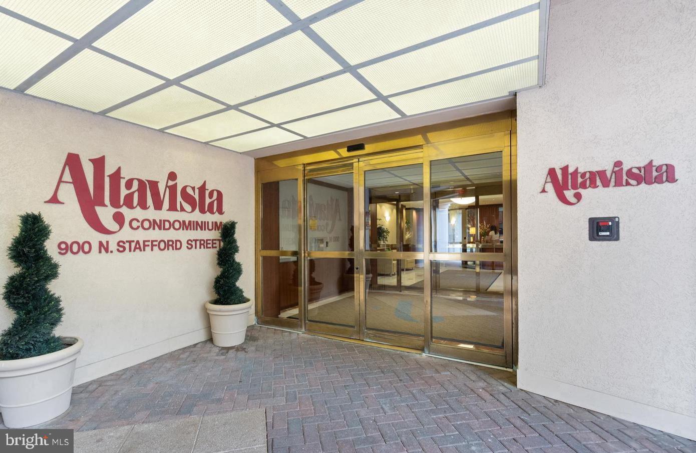 Property Photo: 900 N Stafford Street 1815 VA 22203