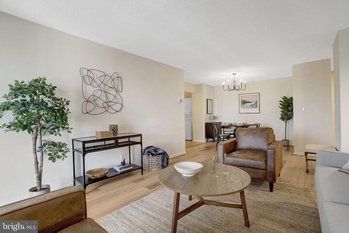 Property Photo: 900 N Stafford Street 1815 VA 22203