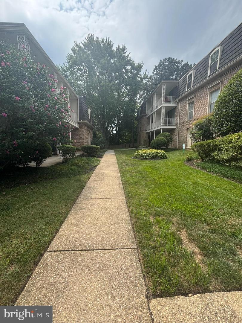 Property Photo: 3115 Patrick Henry Drive 531 VA 22044