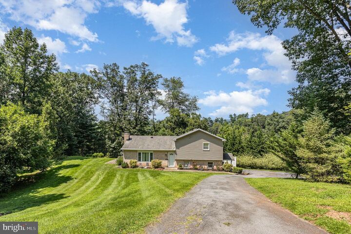 Property Photo:  29 Eagle Lane  PA 17319 