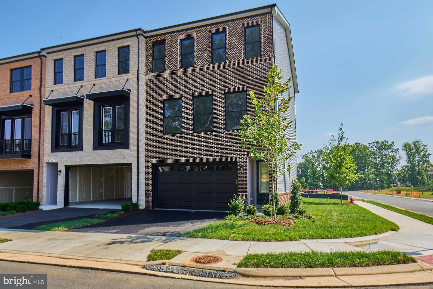 Property Photo:  42221 Shining Star Square  VA 20148 