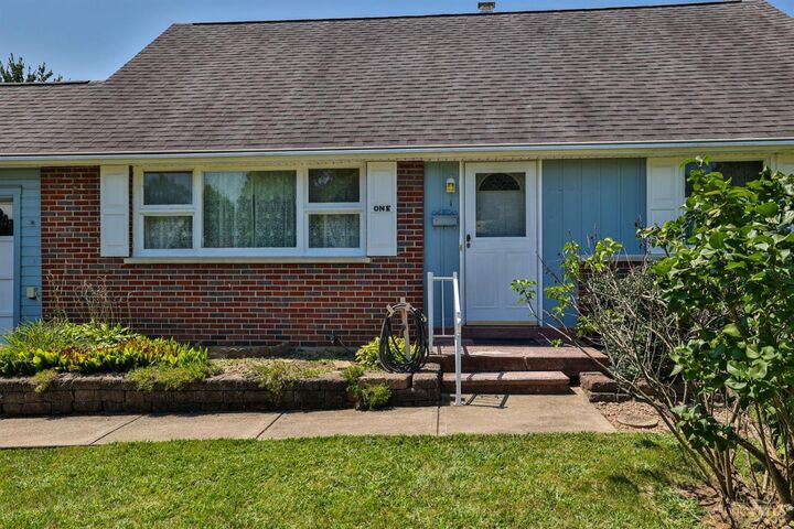 Property Photo:  1 Hadley Road  OH 45218 