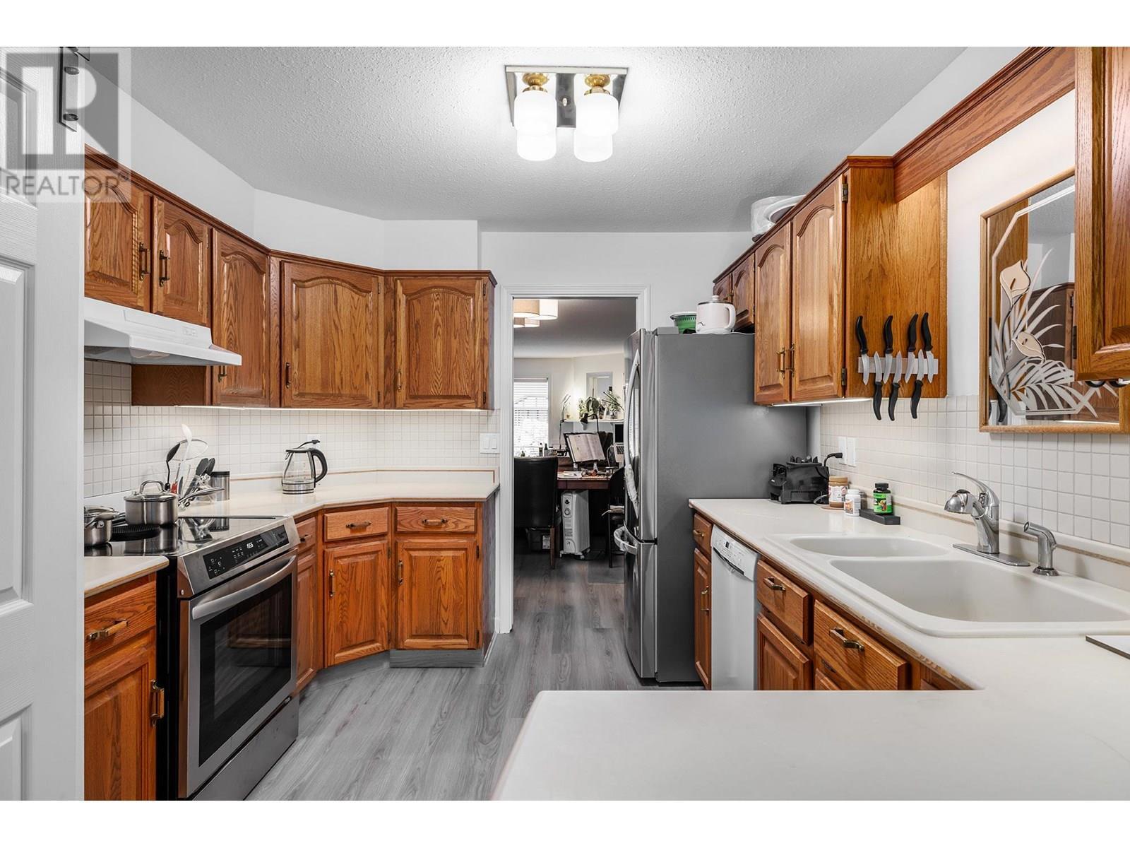Photo de la propriété: 2200 Gordon Drive 13 BC V1Y 8T7