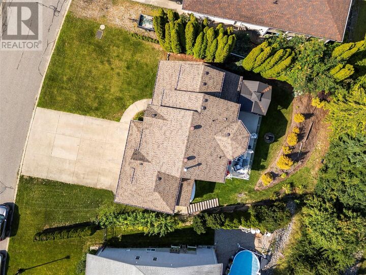 Property Photo: 1681 18 Avenue Southeast BC V1E 2M9