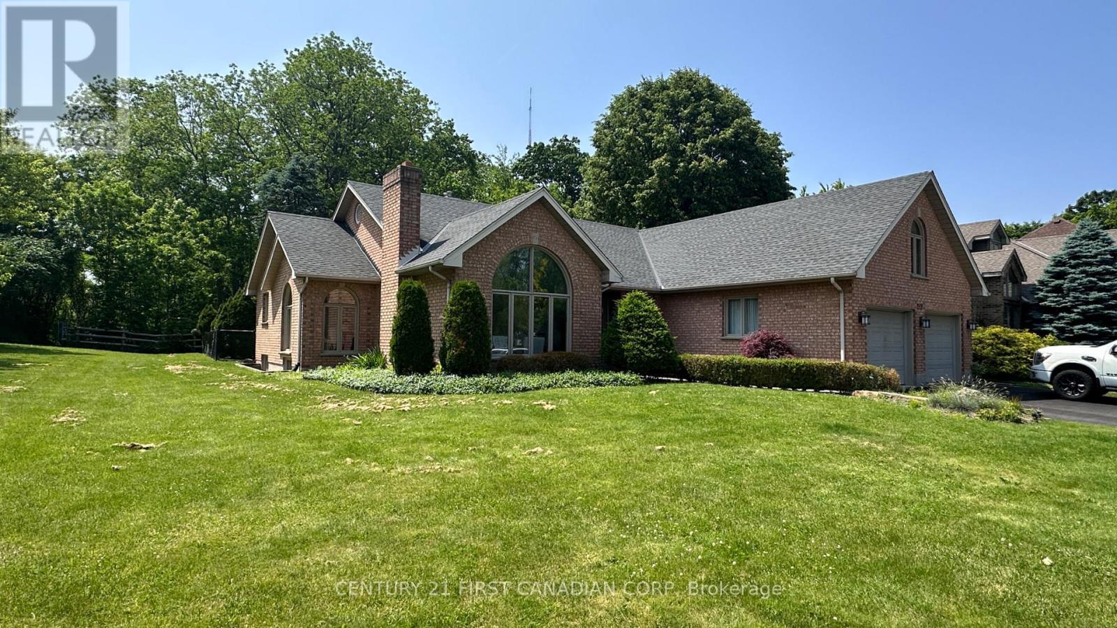 Photo de la propriété: 212 Timber Drive ON N6K 4B6