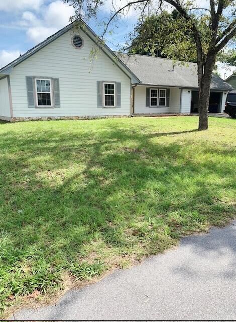 Property Photo:  604 Moss Drive  FL 32536 