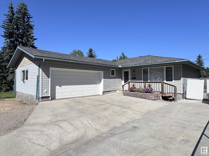576 Sage Crescent  Sherwood Park AB T6E 5V5 photo