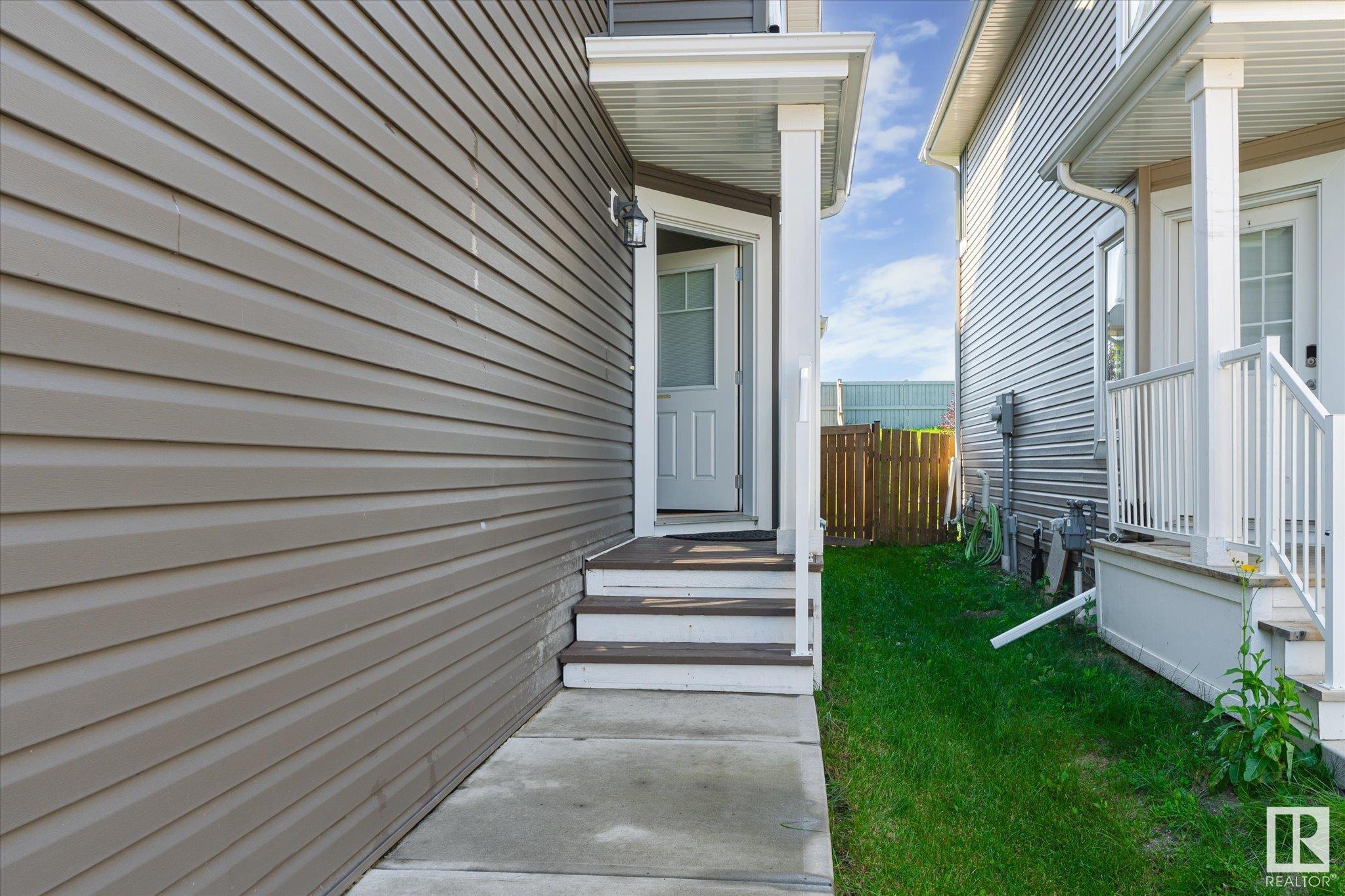 Photo de la propriété: 1416 169 Street SW AB T6W 3P7