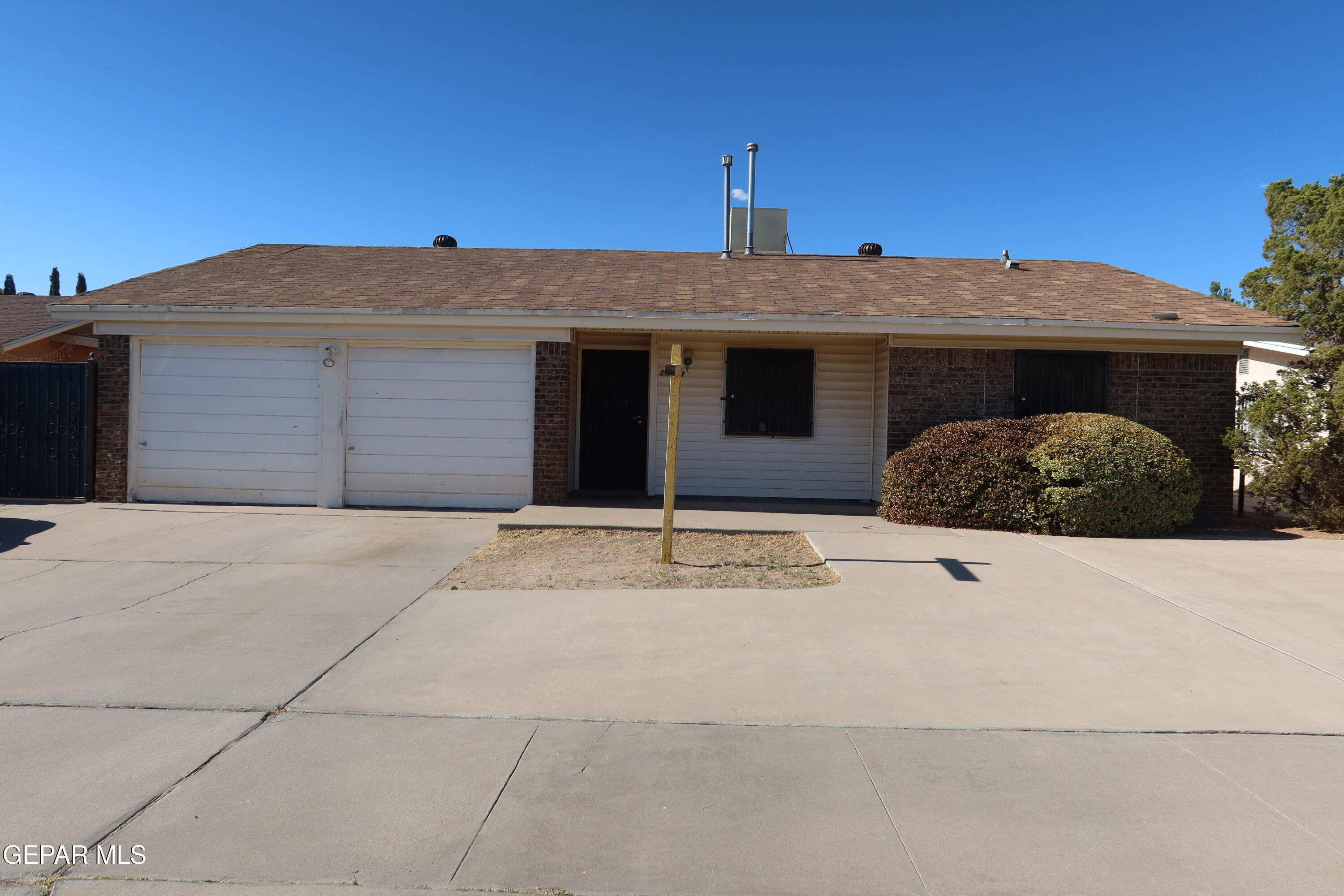 11433 Bunky Henry Lane  El Paso TX 79936 photo